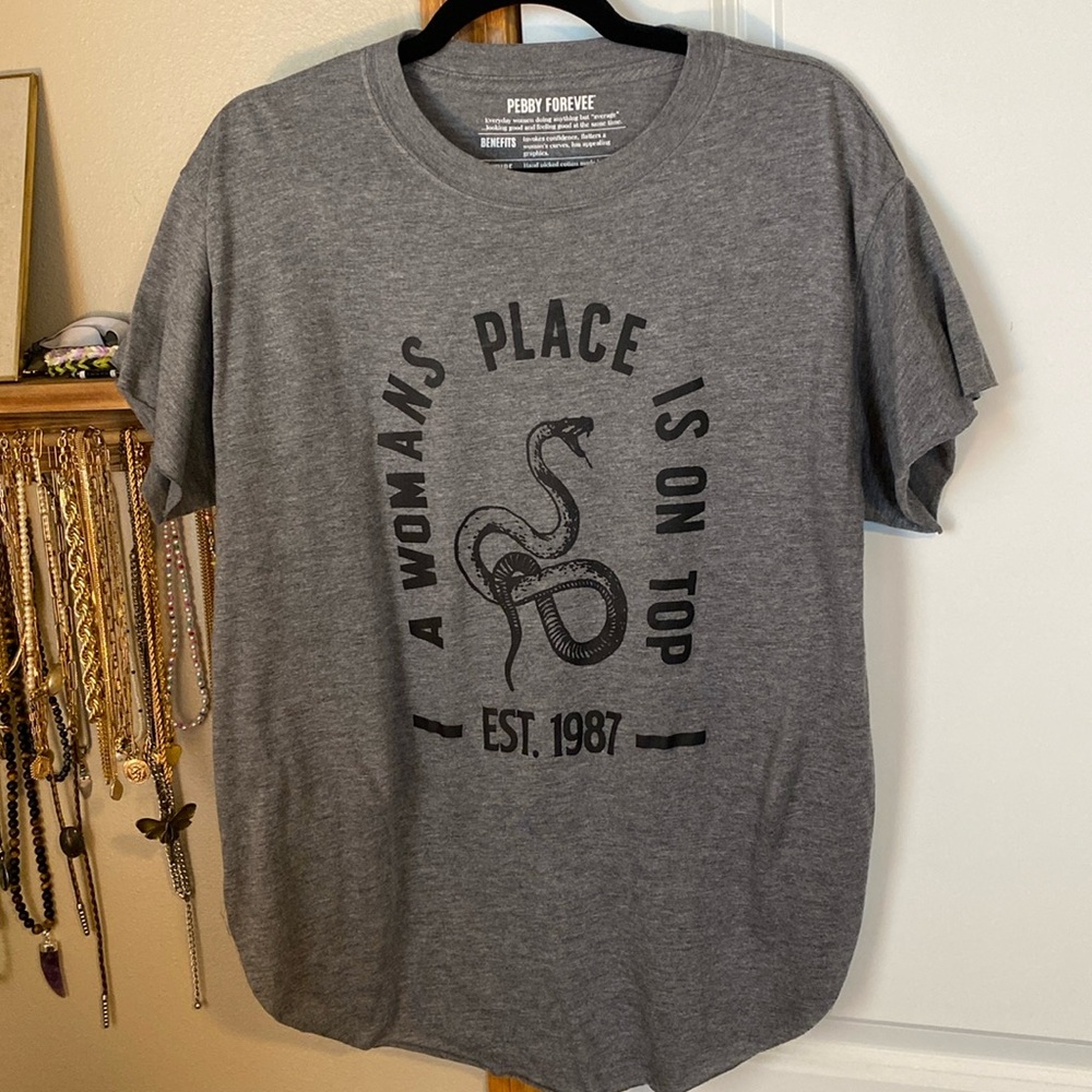 PEBBY FOREVEE Side Slit Tee T-Shirt